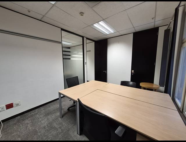 45M² SERVICED OFFICE TO LET IN SANDTON CENTRAL